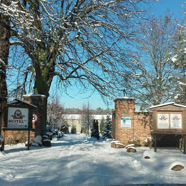 Hotel Stara Stajnia Pleszew Экстерьер фото